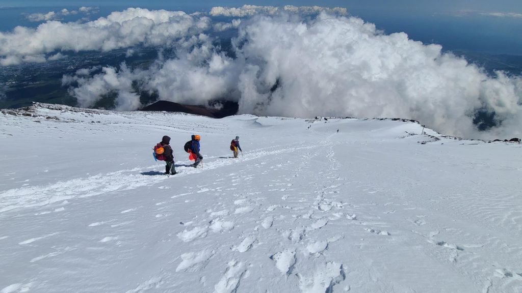 climbing mt. fuji off season